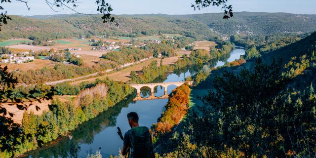 BOUCLE ITINÉRANTE – PANORAMA SUR SAINT CIRQ LAPOPIE ET LE GÉOPARC DES CAUSSES DU QUERCY