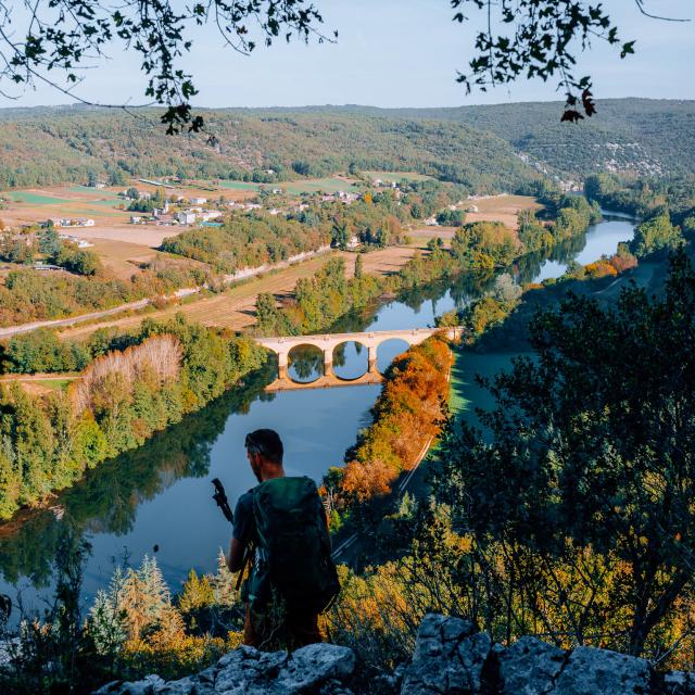 BOUCLE ITINÉRANTE – PANORAMA SUR SAINT CIRQ LAPOPIE ET LE GÉOPARC DES CAUSSES DU QUERCY