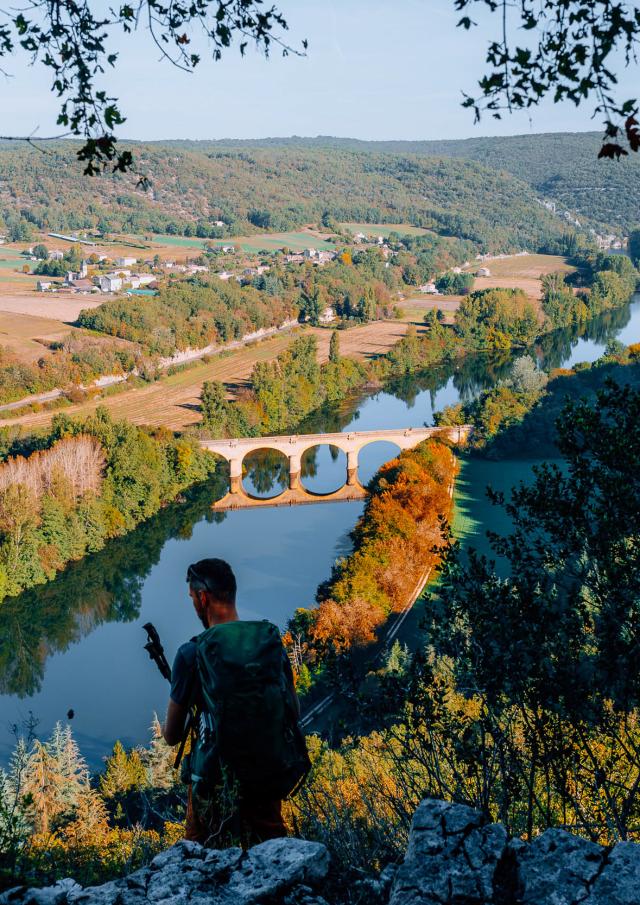 BOUCLE ITINÉRANTE – PANORAMA SUR SAINT CIRQ LAPOPIE ET LE GÉOPARC DES CAUSSES DU QUERCY