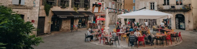 En terrasse place St Martin à Souillac