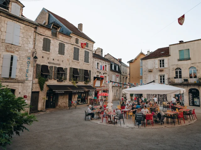 En terrasse place St Martin à Souillac