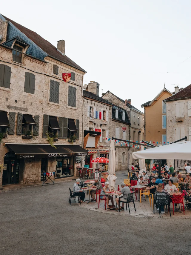 En terrasse place St Martin à Souillac