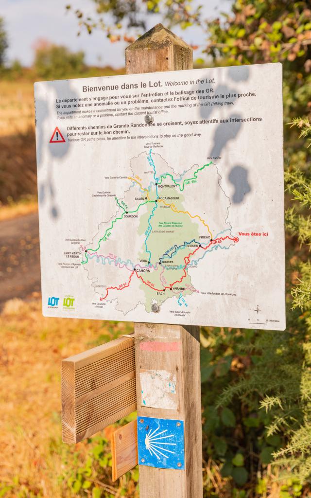 Randonnée sur le GR65 à l'entrée du département du Lot