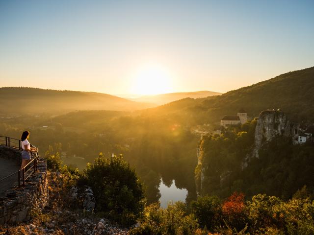 Lever De Soleil Sur St Cirq Lapopie Perspectives De Voyage