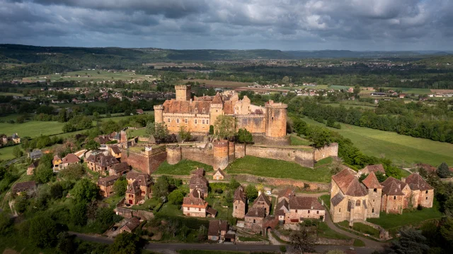 Vue aérienne du Château de Castelnau-Bretenoux