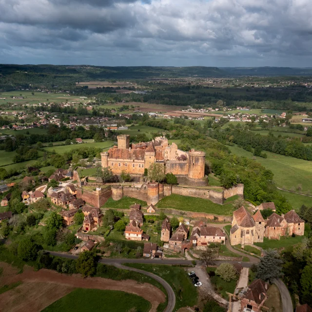 Vue aérienne du Château de Castelnau-Bretenoux