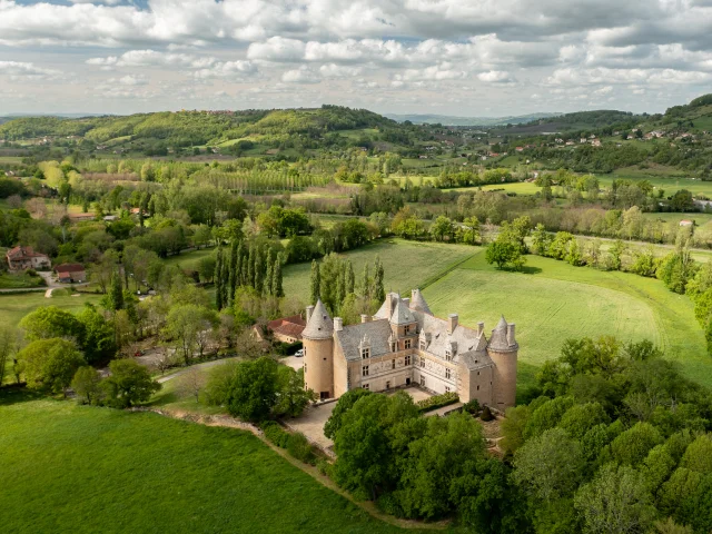 Vue aérienne du Château de Montal