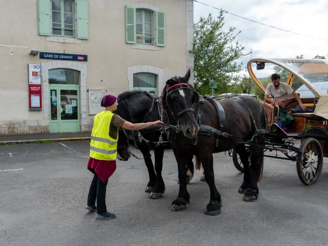 Départ de la gare de Gramat en calèche