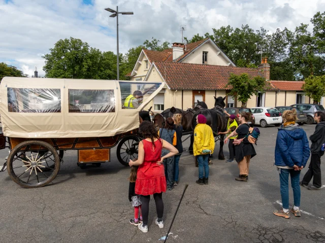 Départ de la gare de Gramat en calèche