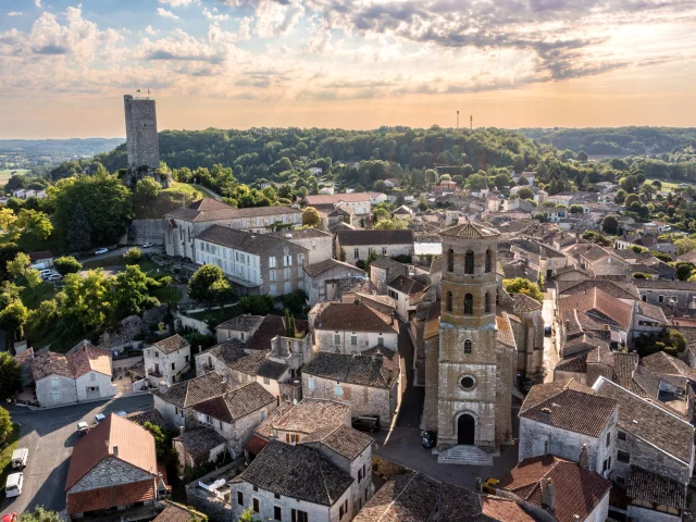 Vue drone du village de Montcuq