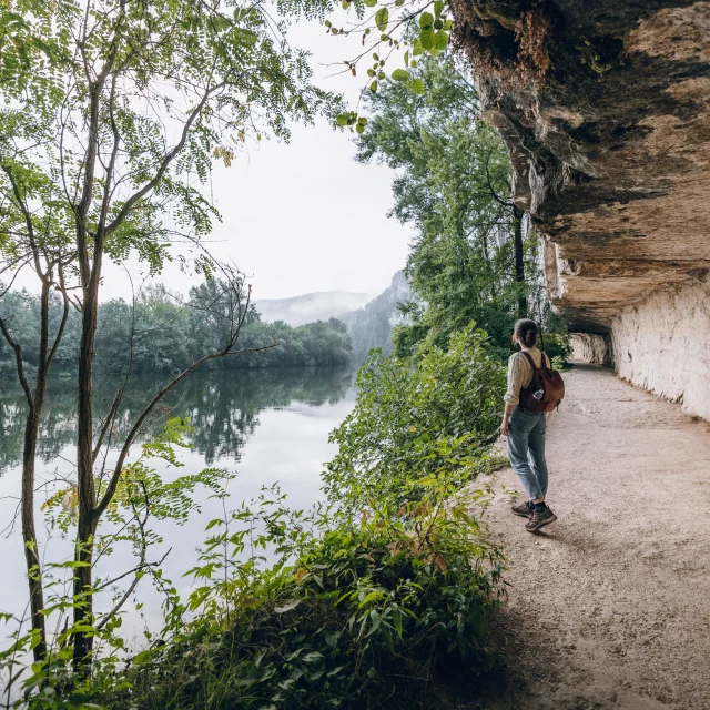 Chemin de halage à Bouziès