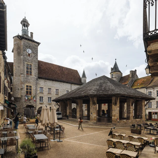 Place de la halle à Martell