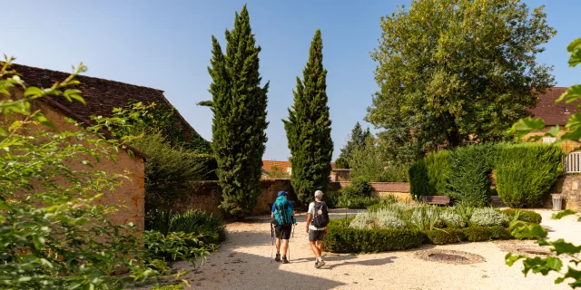 Randonneurs dans les Jardins du Sénéchal à Gourdon