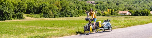 Sur la V86, vallée du Lot à vélo