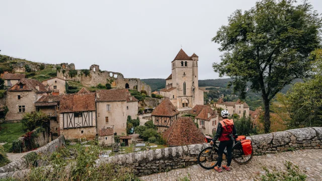 Découverte de Saint-Cirq-Lapopie sur la V86