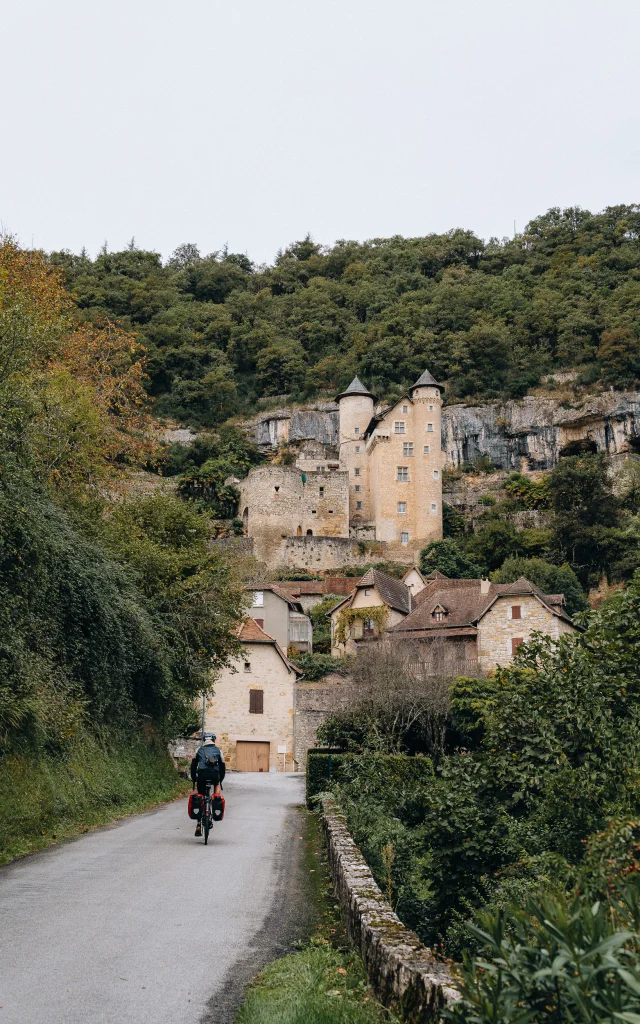 Sur la V86, arrivée à Larroque-Toirac